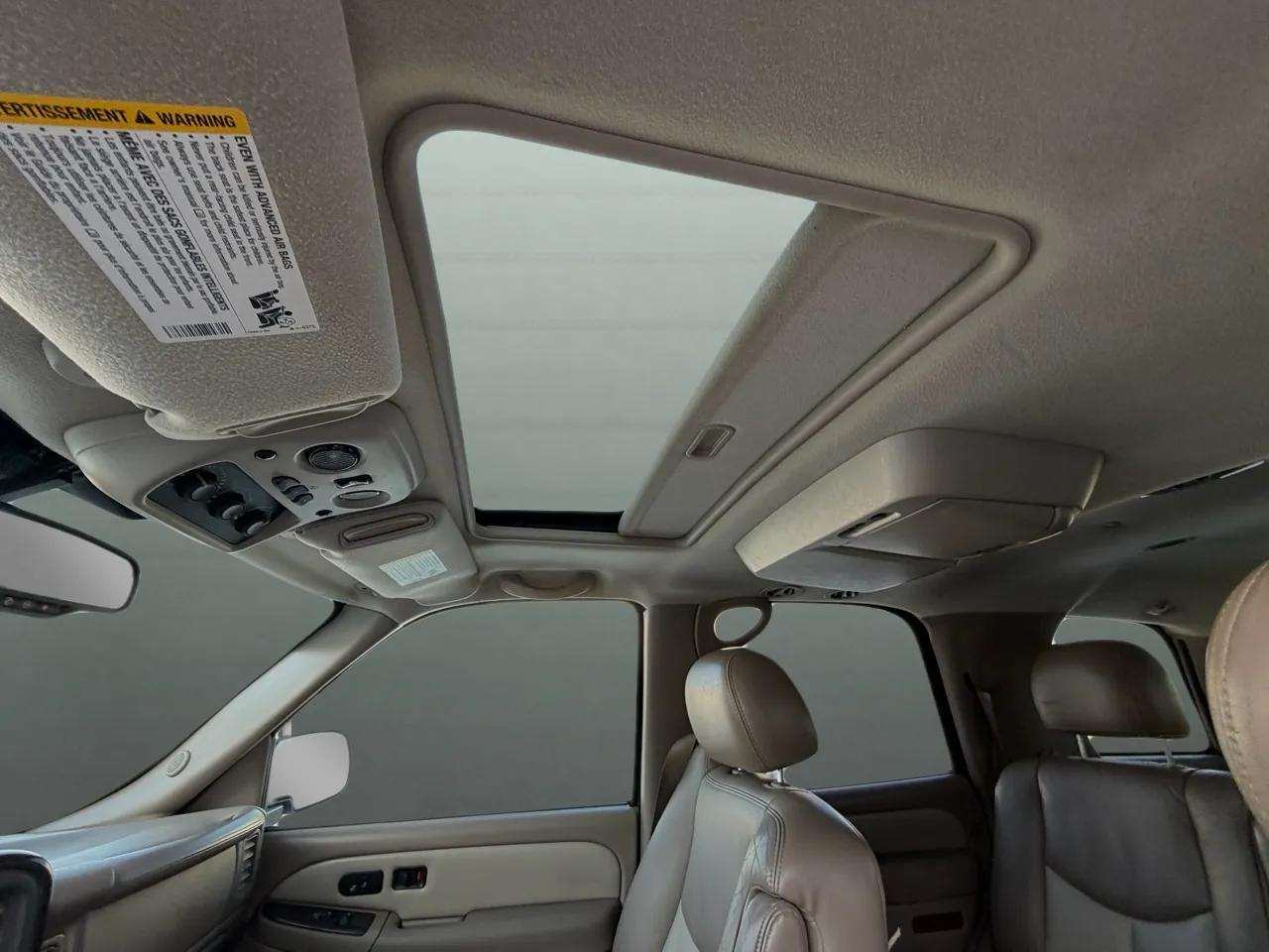 GMC Yukon Denali 4dr AWD 2005