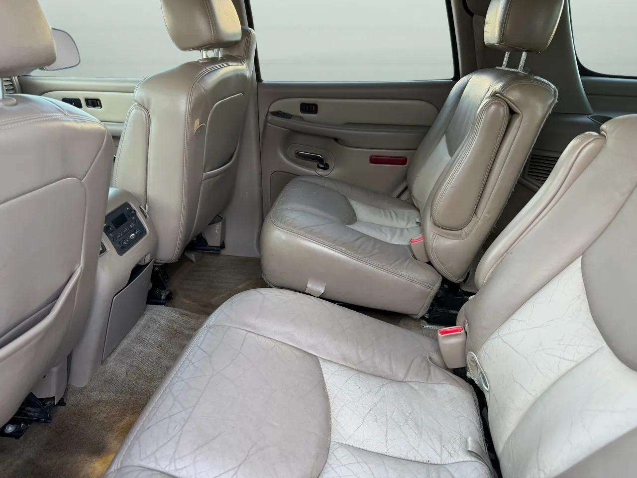 GMC Yukon Denali 4dr AWD 2005