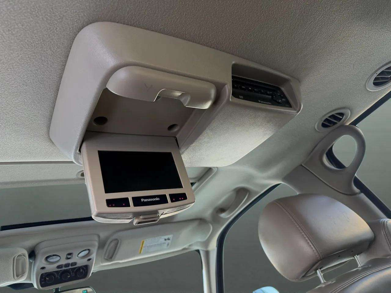 GMC Yukon Denali 4dr AWD 2005