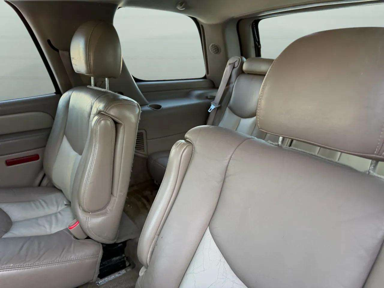 GMC Yukon Denali 4dr AWD 2005