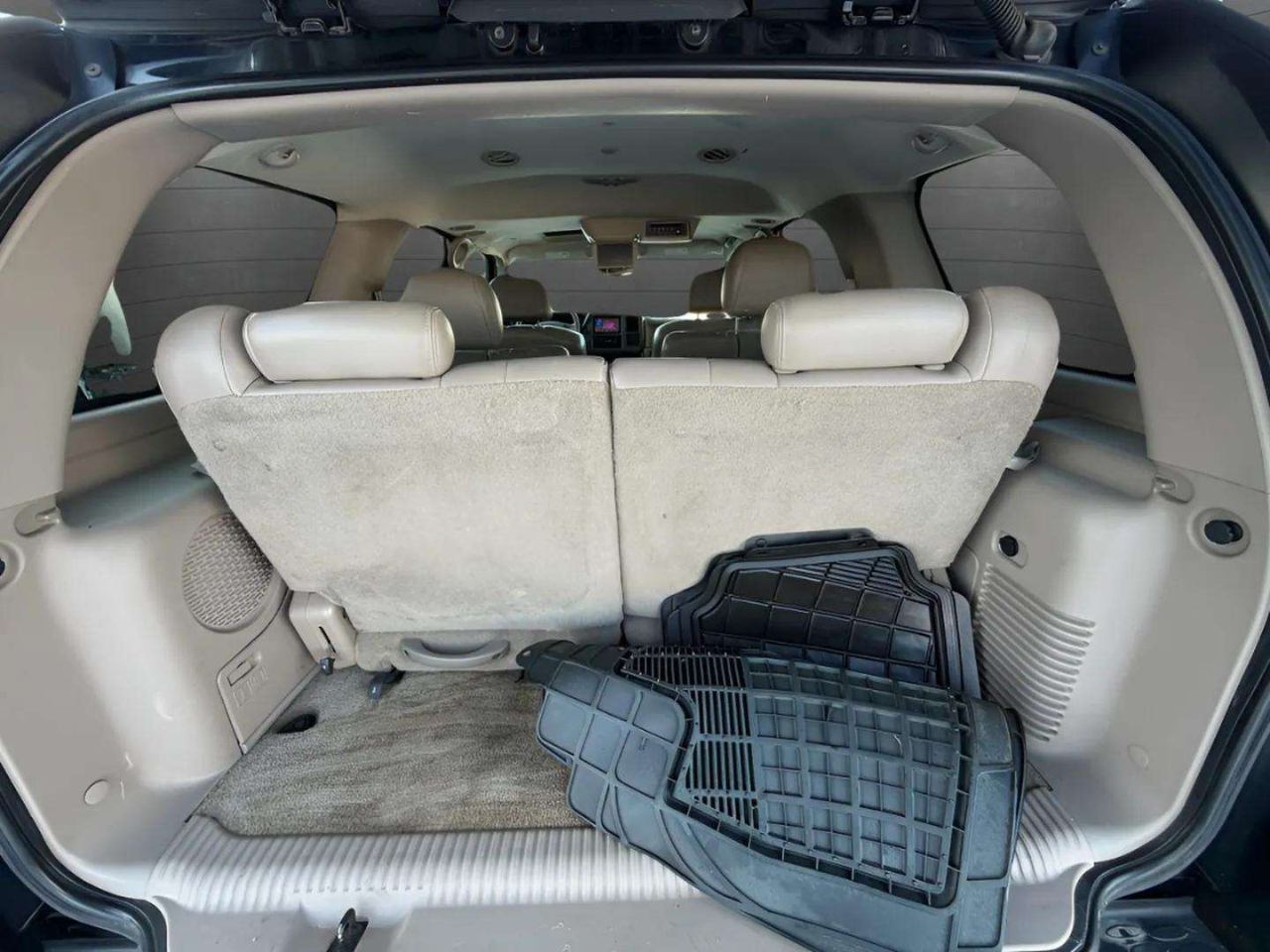 GMC Yukon Denali 4dr AWD 2005