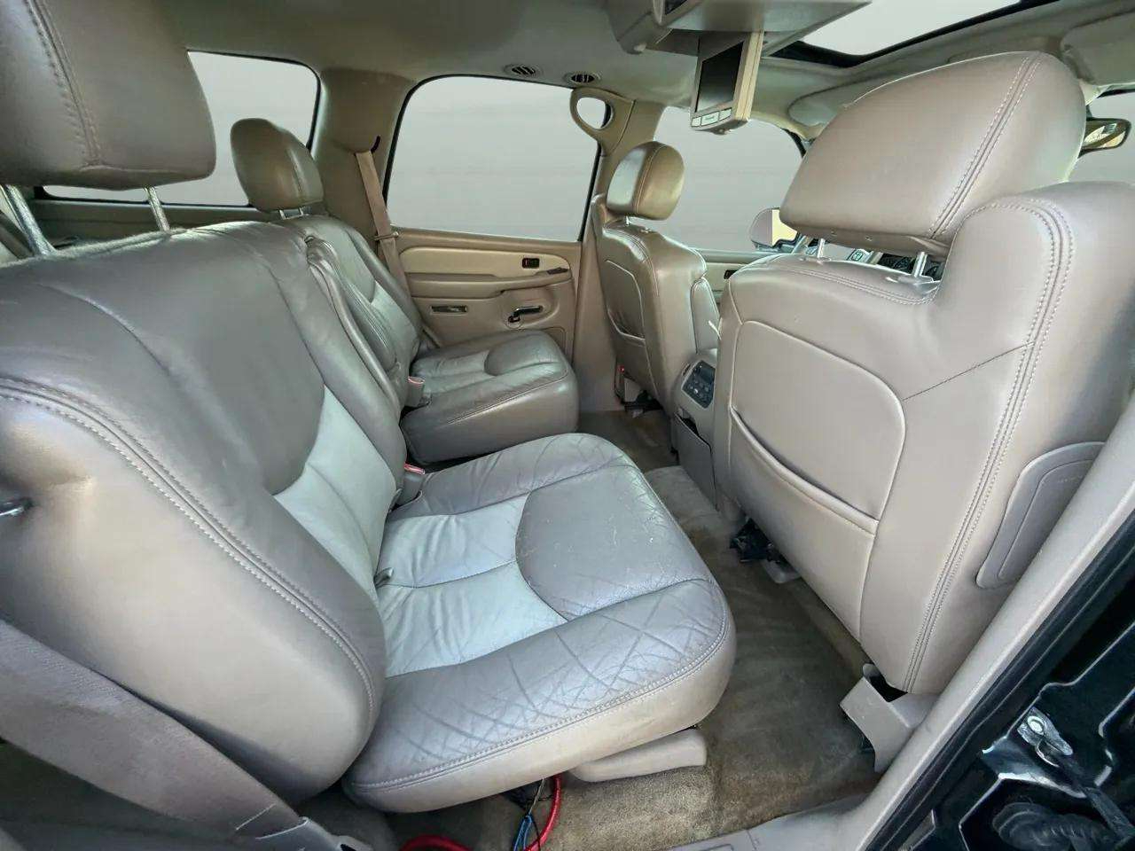 GMC Yukon Denali 4dr AWD 2005