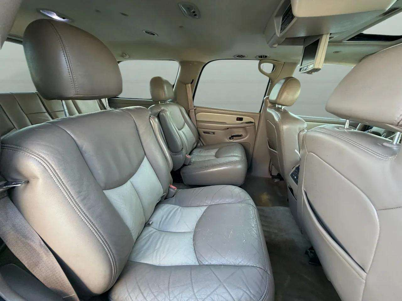 GMC Yukon Denali 4dr AWD 2005