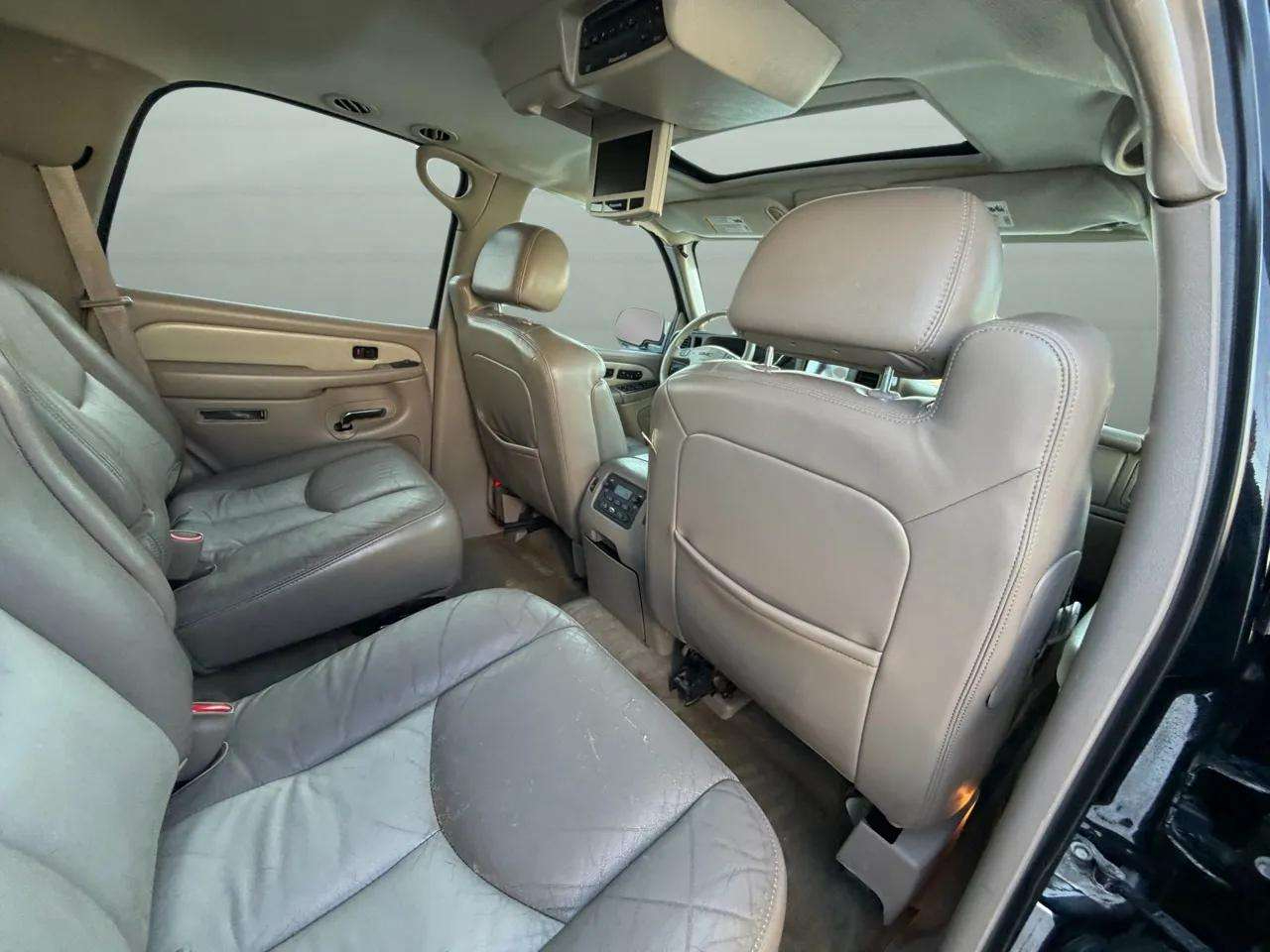 GMC Yukon Denali 4dr AWD 2005