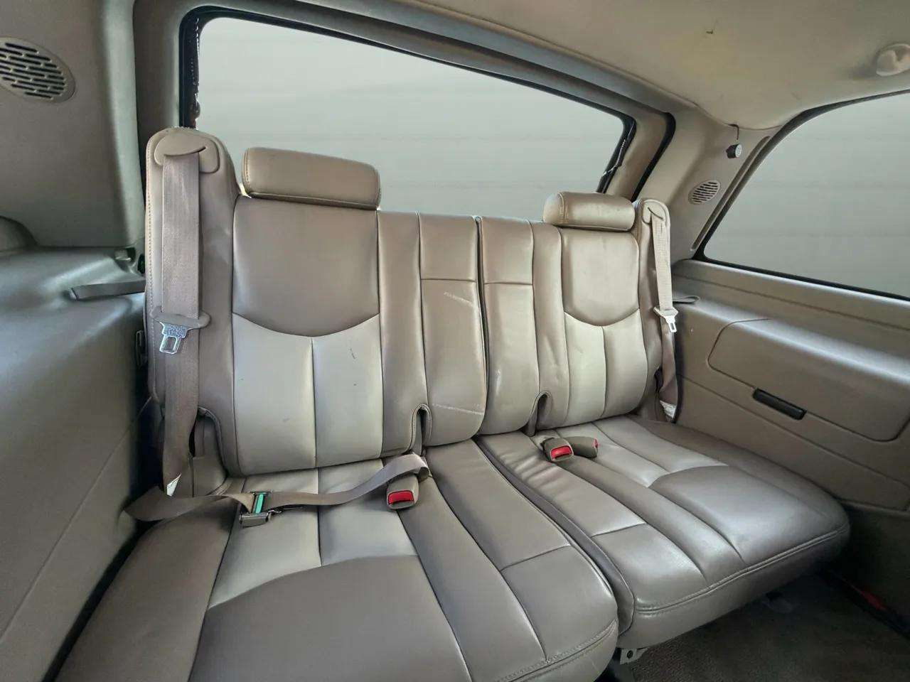 GMC Yukon Denali 4dr AWD 2005