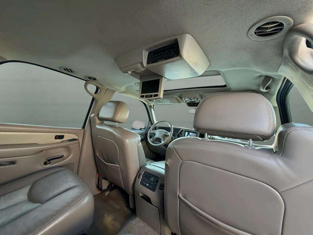 GMC Yukon Denali 4dr AWD 2005