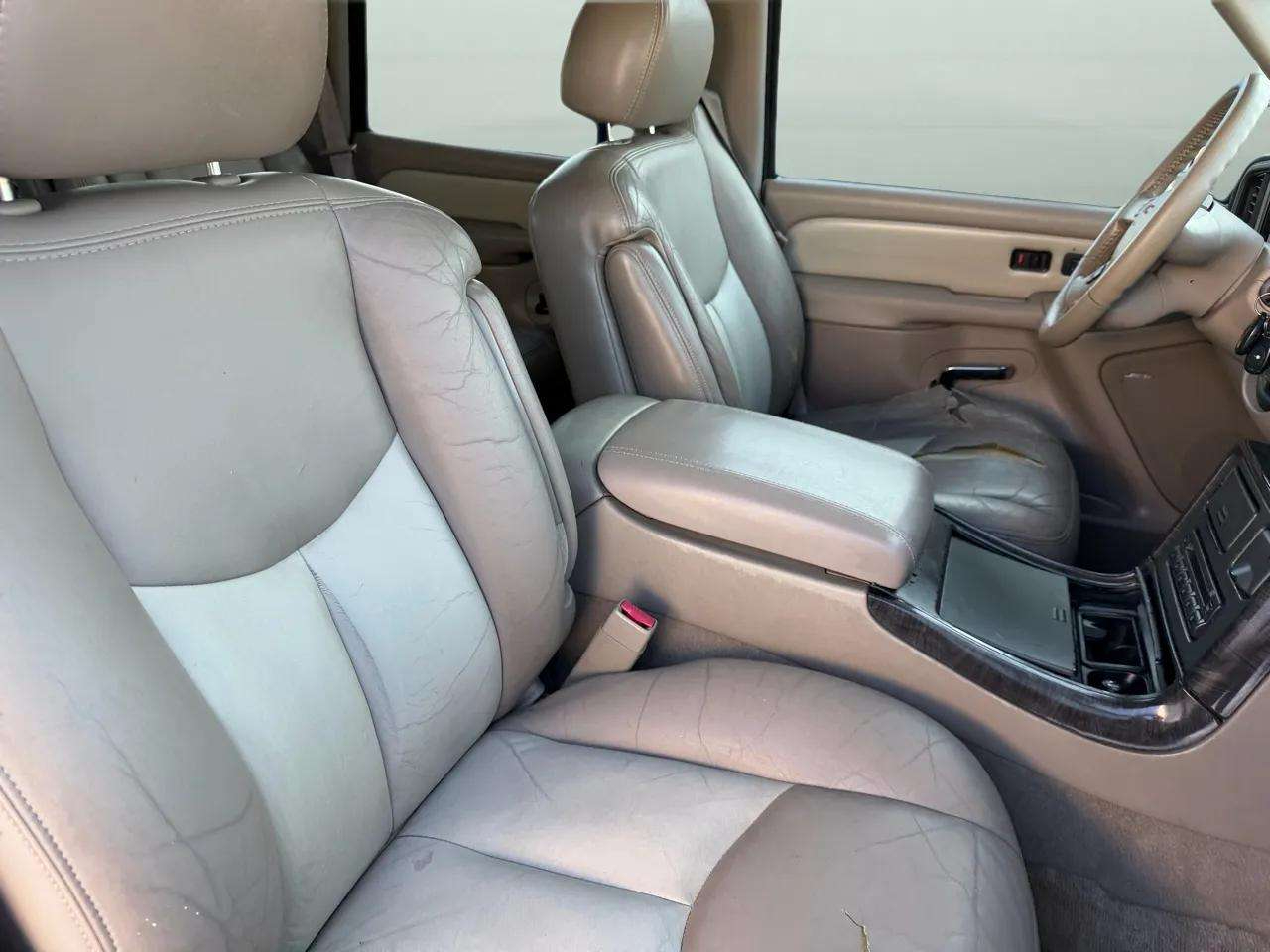 GMC Yukon Denali 4dr AWD 2005