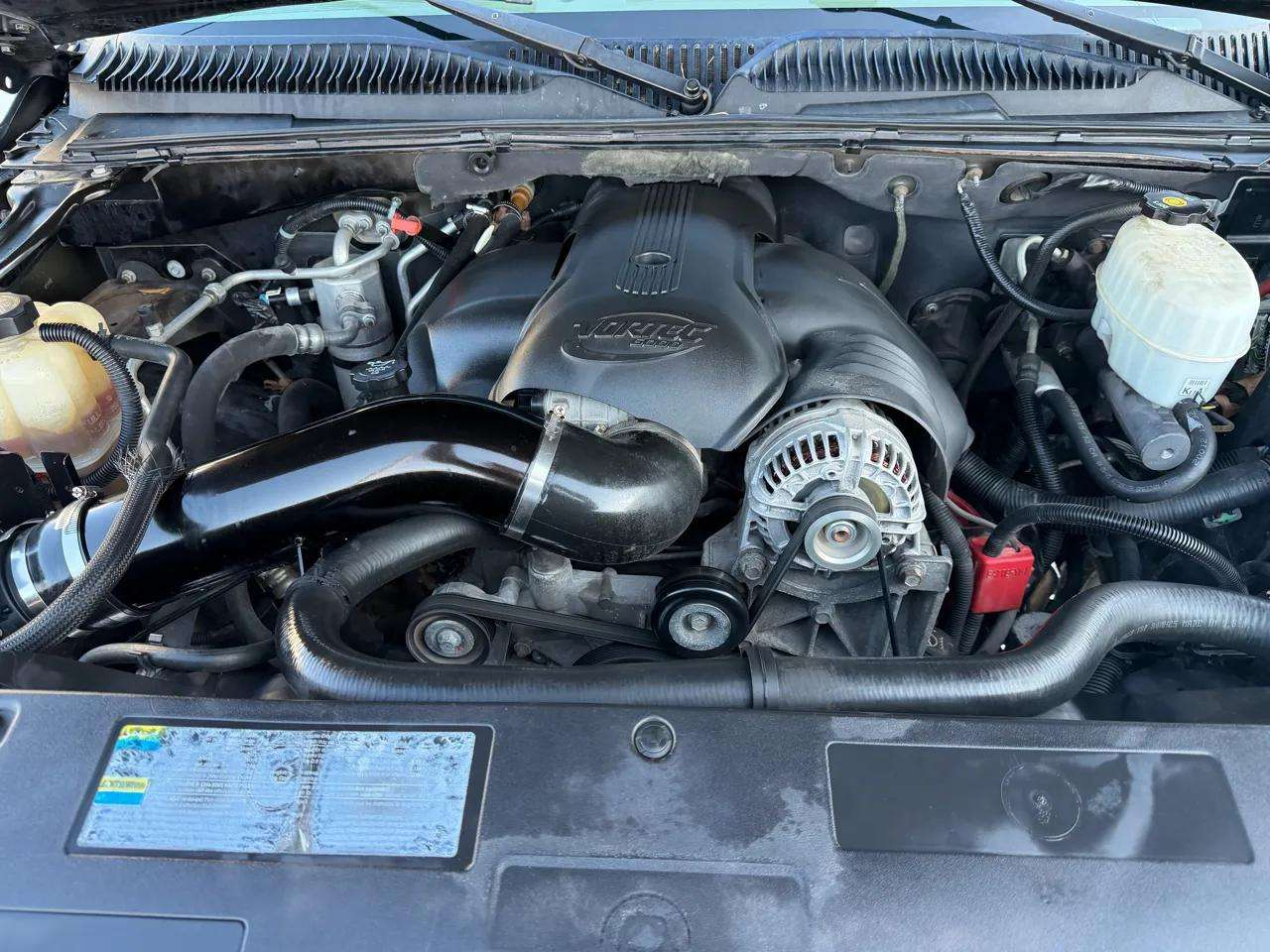 GMC Yukon Denali 4dr AWD 2005