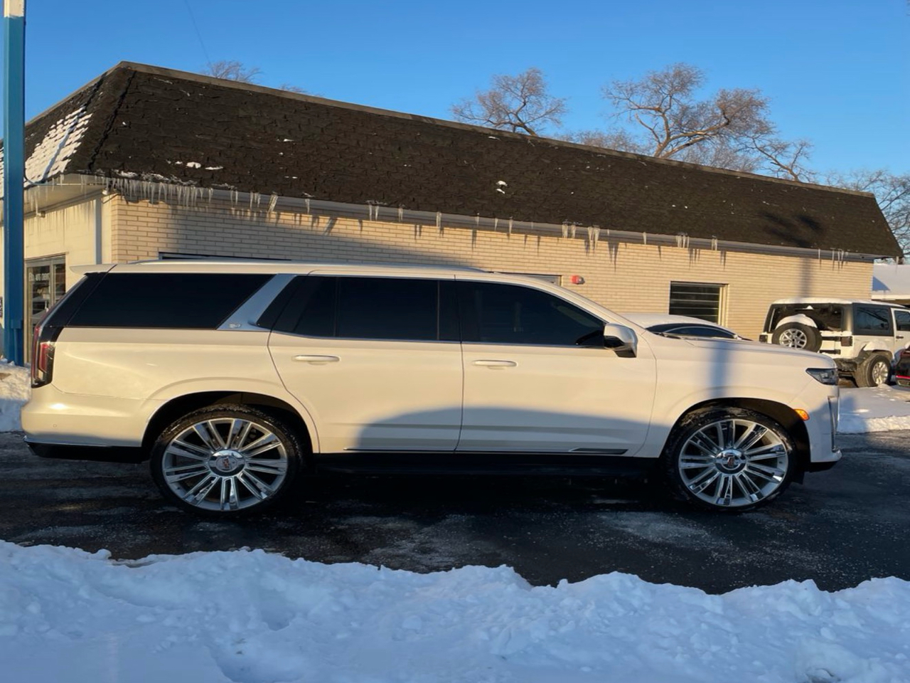 Cadillac Escalade 4WD 4dr Premium Luxury 2021