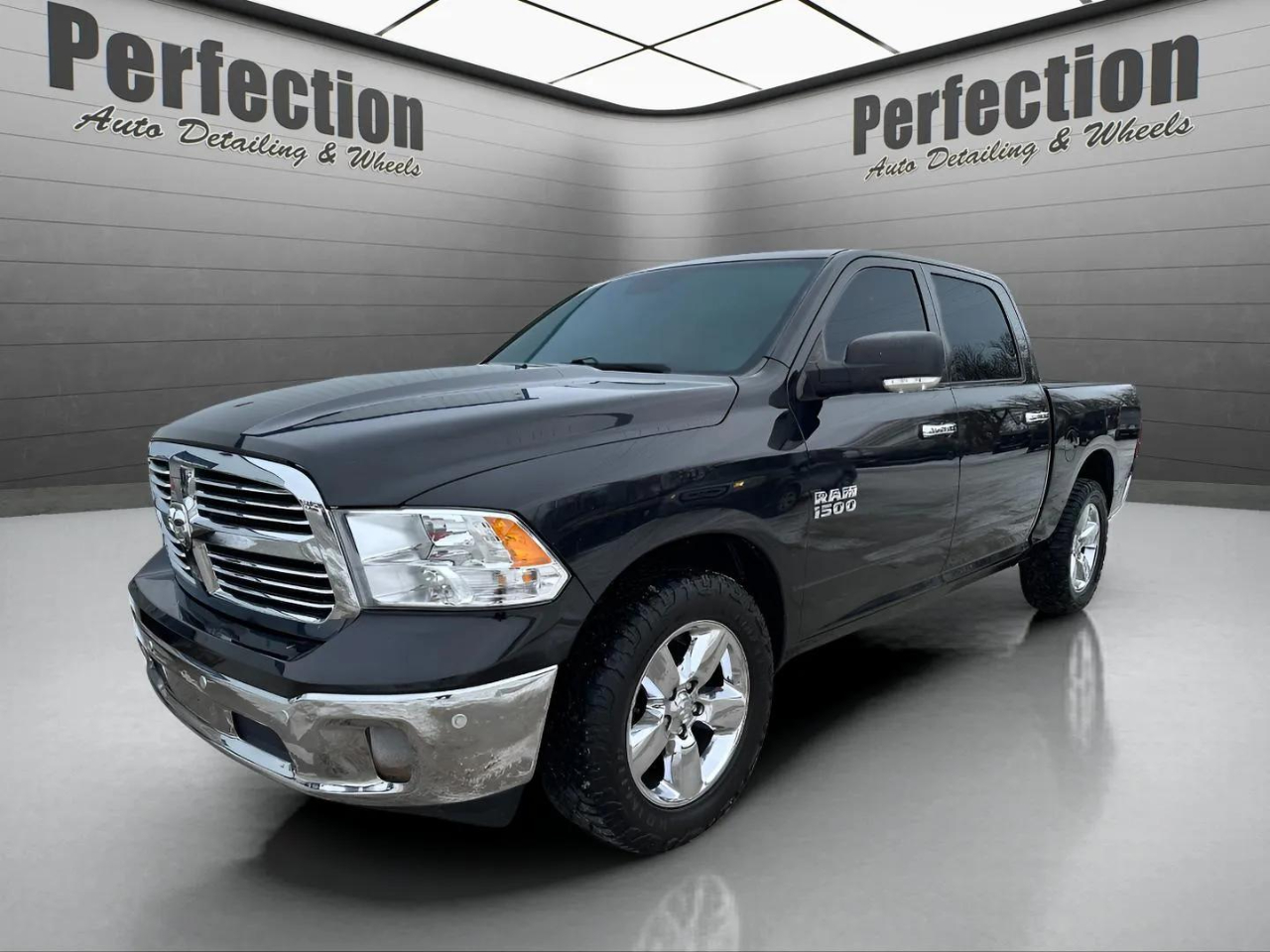 RAM 1500 Big Horn 4x4 Crew Cab 5'7" Box 2017