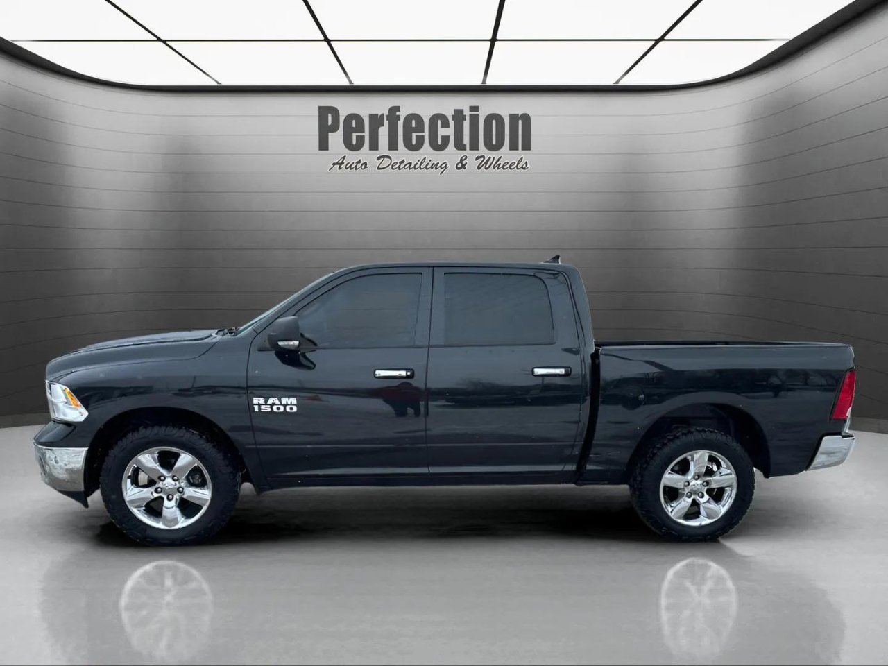 RAM 1500 Big Horn 4x4 Crew Cab 5'7" Box 2017