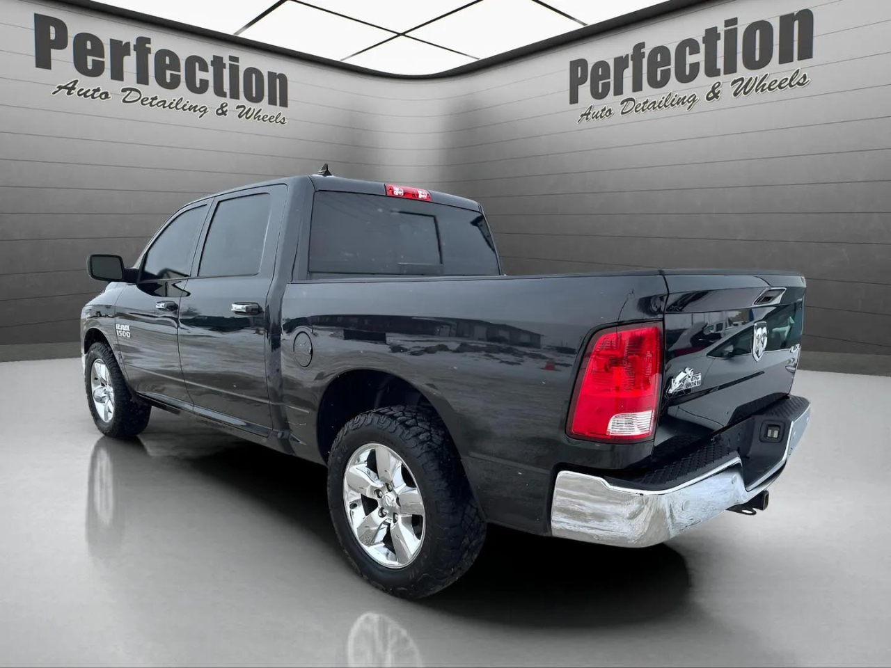 RAM 1500 Big Horn 4x4 Crew Cab 5'7" Box 2017