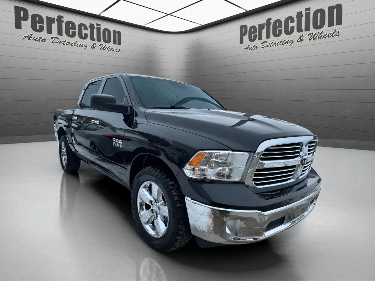 RAM 1500 Big Horn 4x4 Crew Cab 5'7" Box 2017