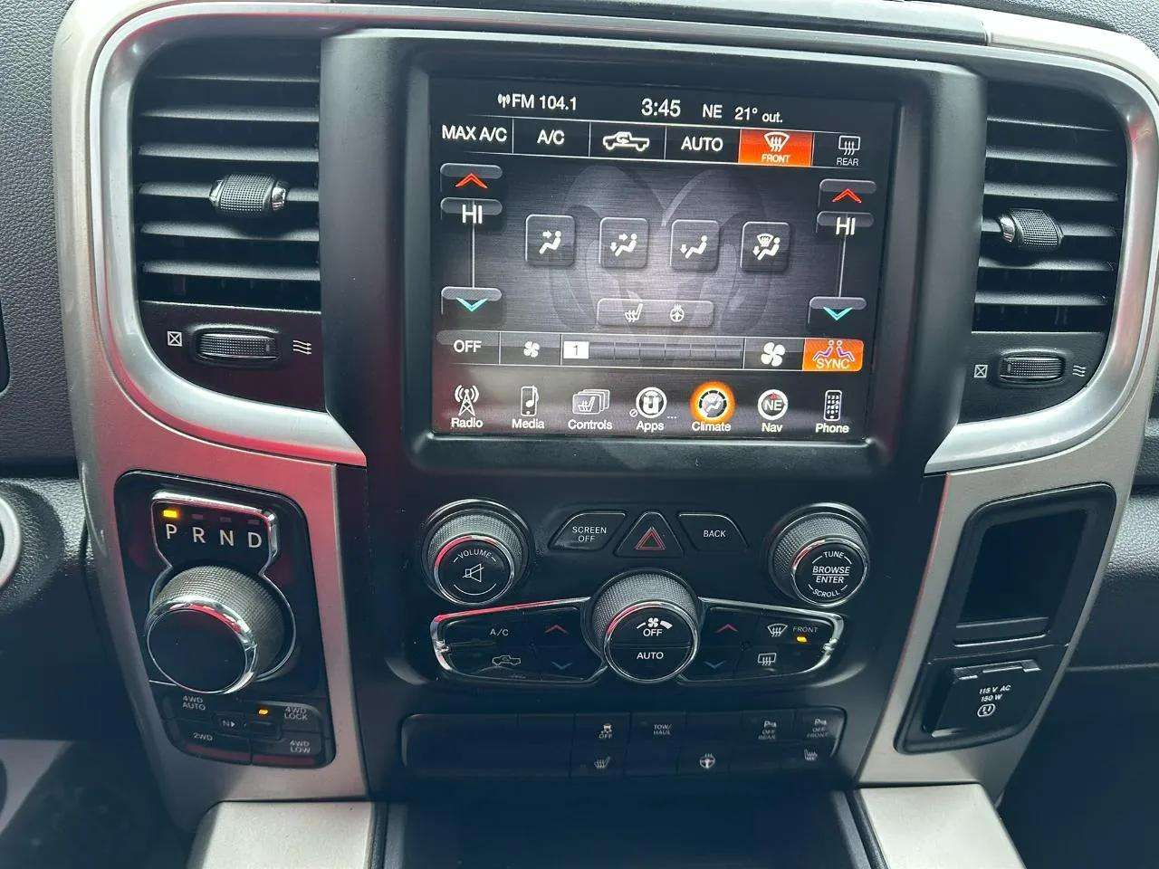 RAM 1500 Big Horn 4x4 Crew Cab 5'7" Box 2017