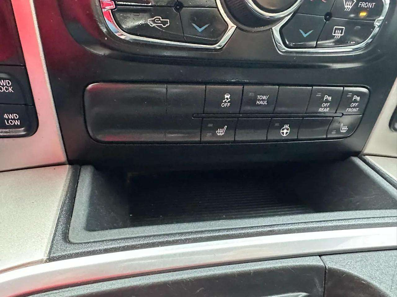 RAM 1500 Big Horn 4x4 Crew Cab 5'7" Box 2017