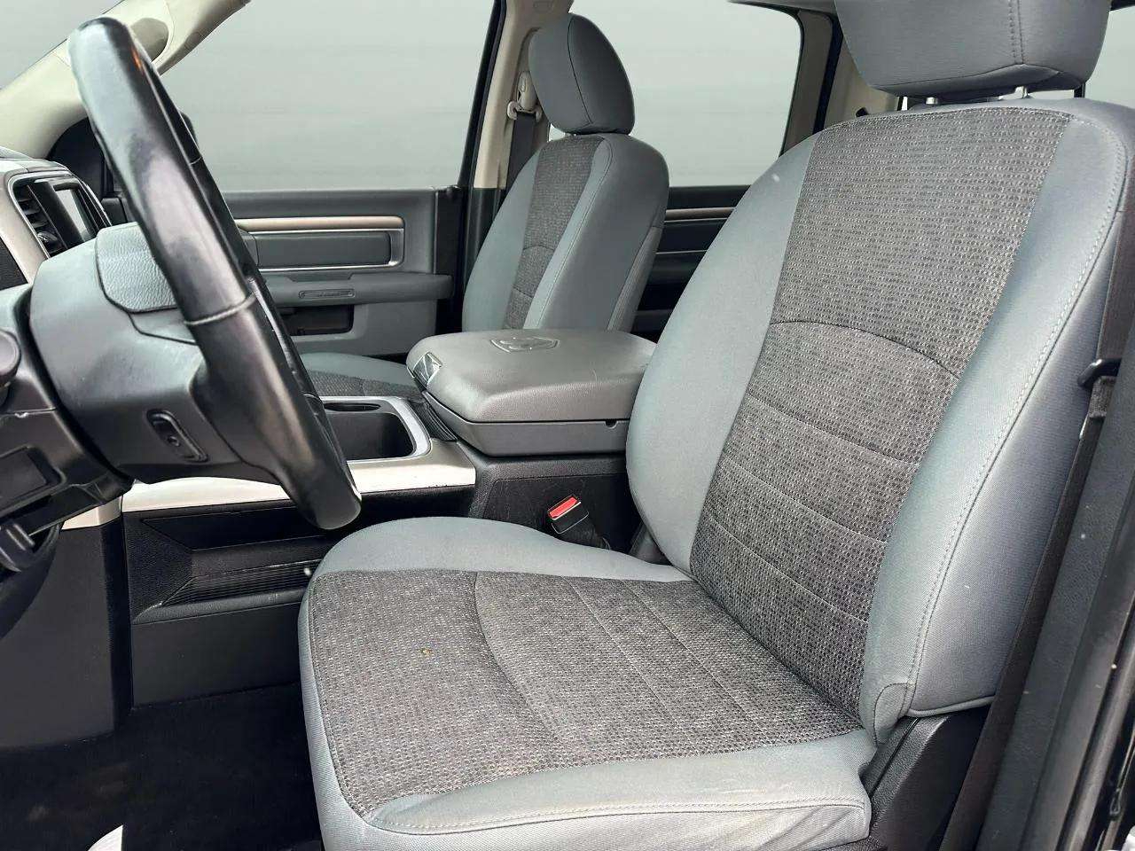 RAM 1500 Big Horn 4x4 Crew Cab 5'7" Box 2017