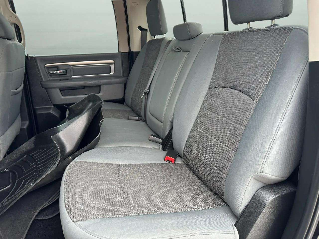 RAM 1500 Big Horn 4x4 Crew Cab 5'7" Box 2017