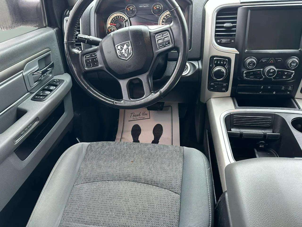 RAM 1500 Big Horn 4x4 Crew Cab 5'7" Box 2017