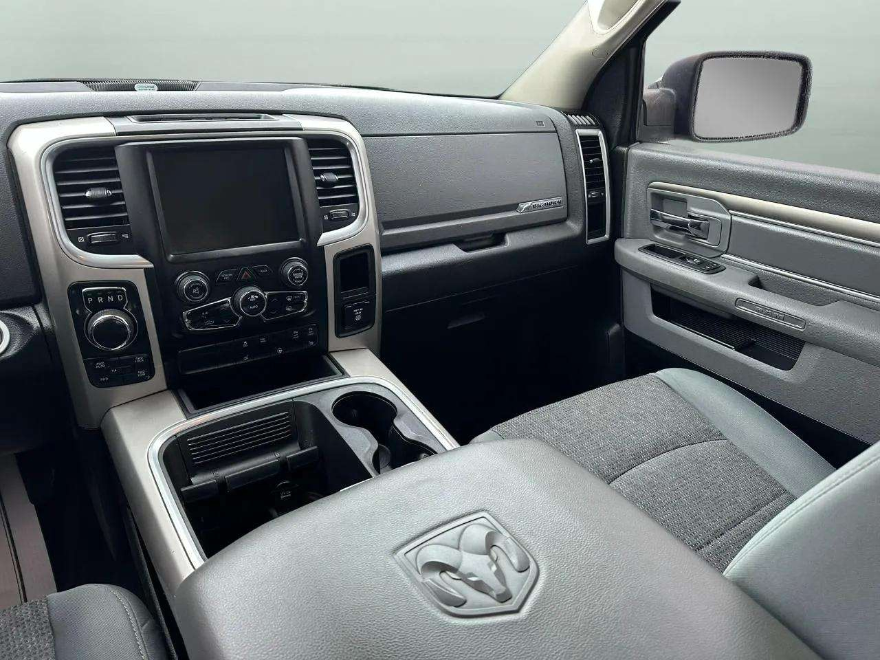 RAM 1500 Big Horn 4x4 Crew Cab 5'7" Box 2017