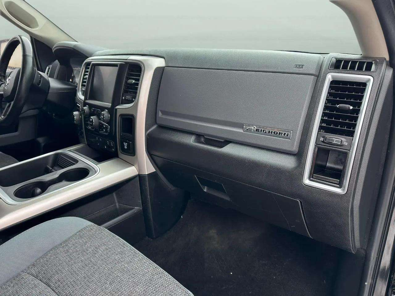 RAM 1500 Big Horn 4x4 Crew Cab 5'7" Box 2017