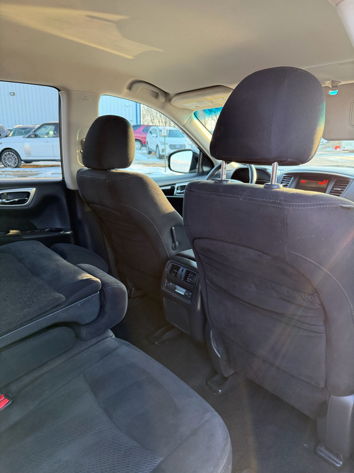 Nissan Pathfinder 2WD 4dr S 2013