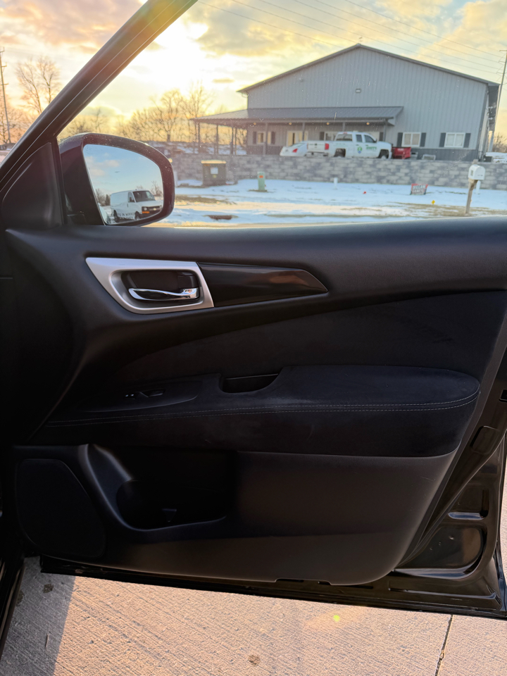 Nissan Pathfinder 2WD 4dr S 2013