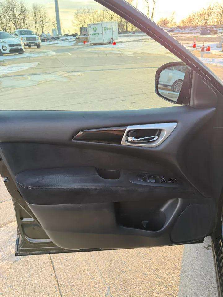 Nissan Pathfinder 2WD 4dr S 2013