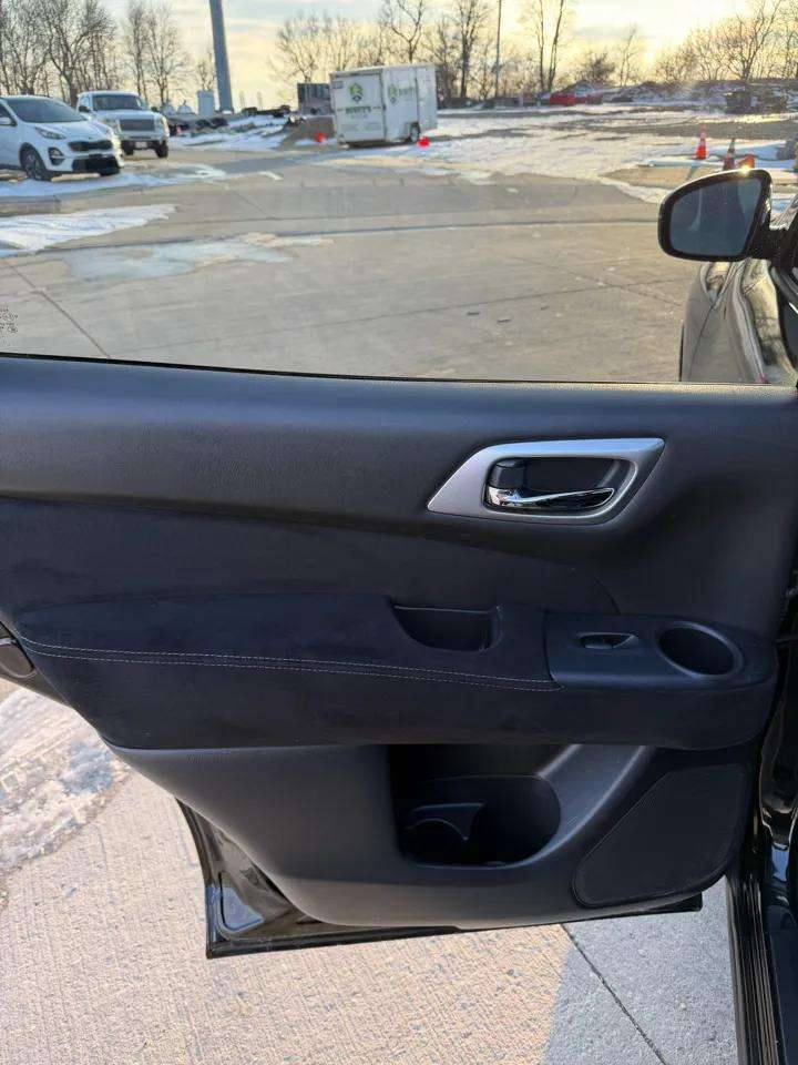 Nissan Pathfinder 2WD 4dr S 2013