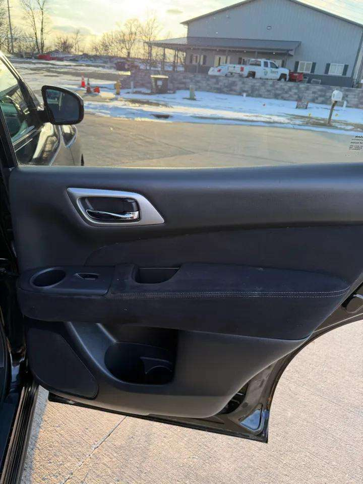 Nissan Pathfinder 2WD 4dr S 2013