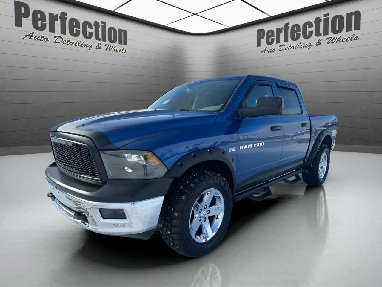 RAM 1500 4WD Crew Cab 140.5" Big Horn 2011