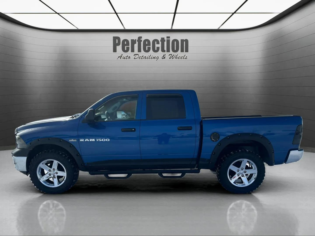RAM 1500 4WD Crew Cab 140.5" Big Horn 2011