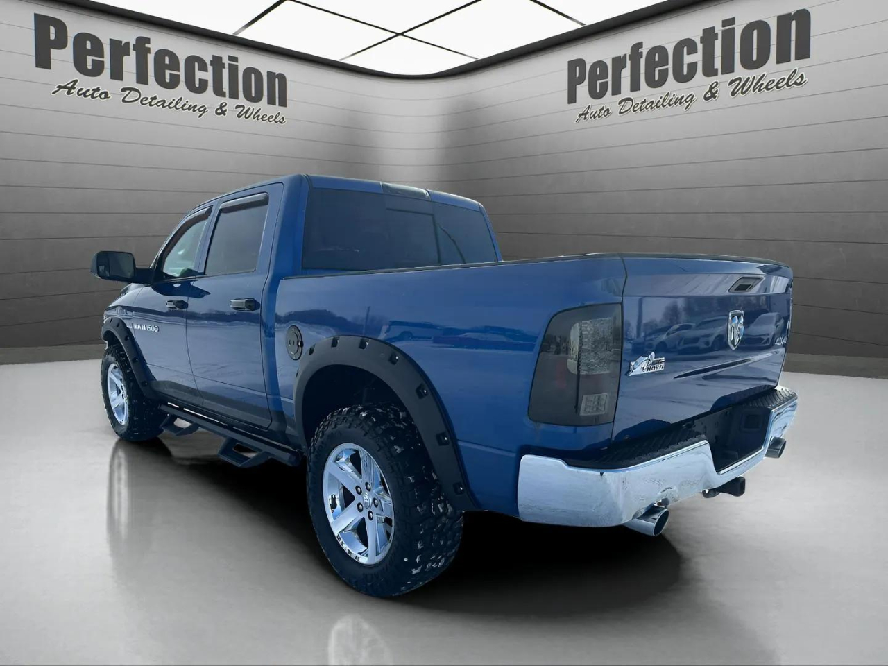 RAM 1500 4WD Crew Cab 140.5" Big Horn 2011