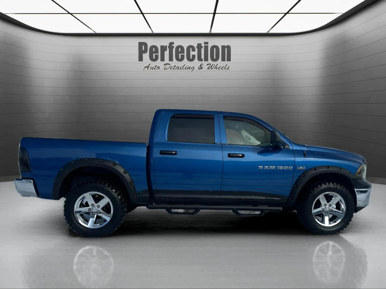 RAM 1500 4WD Crew Cab 140.5" Big Horn 2011