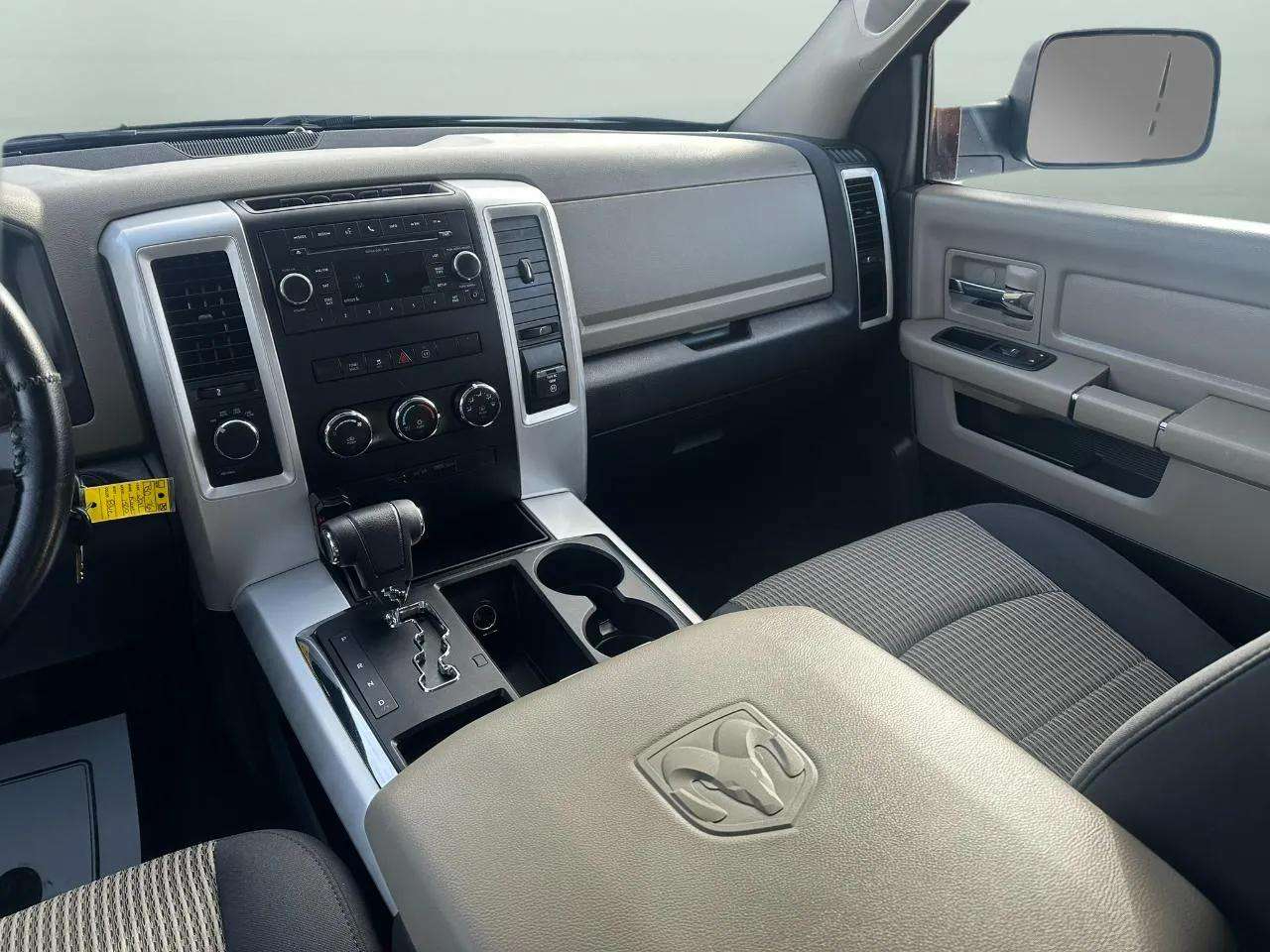 RAM 1500 4WD Crew Cab 140.5" Big Horn 2011