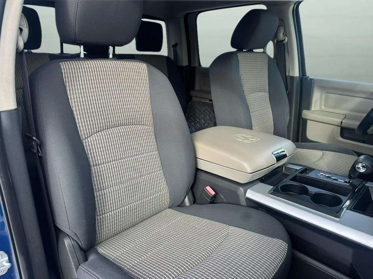 RAM 1500 4WD Crew Cab 140.5" Big Horn 2011