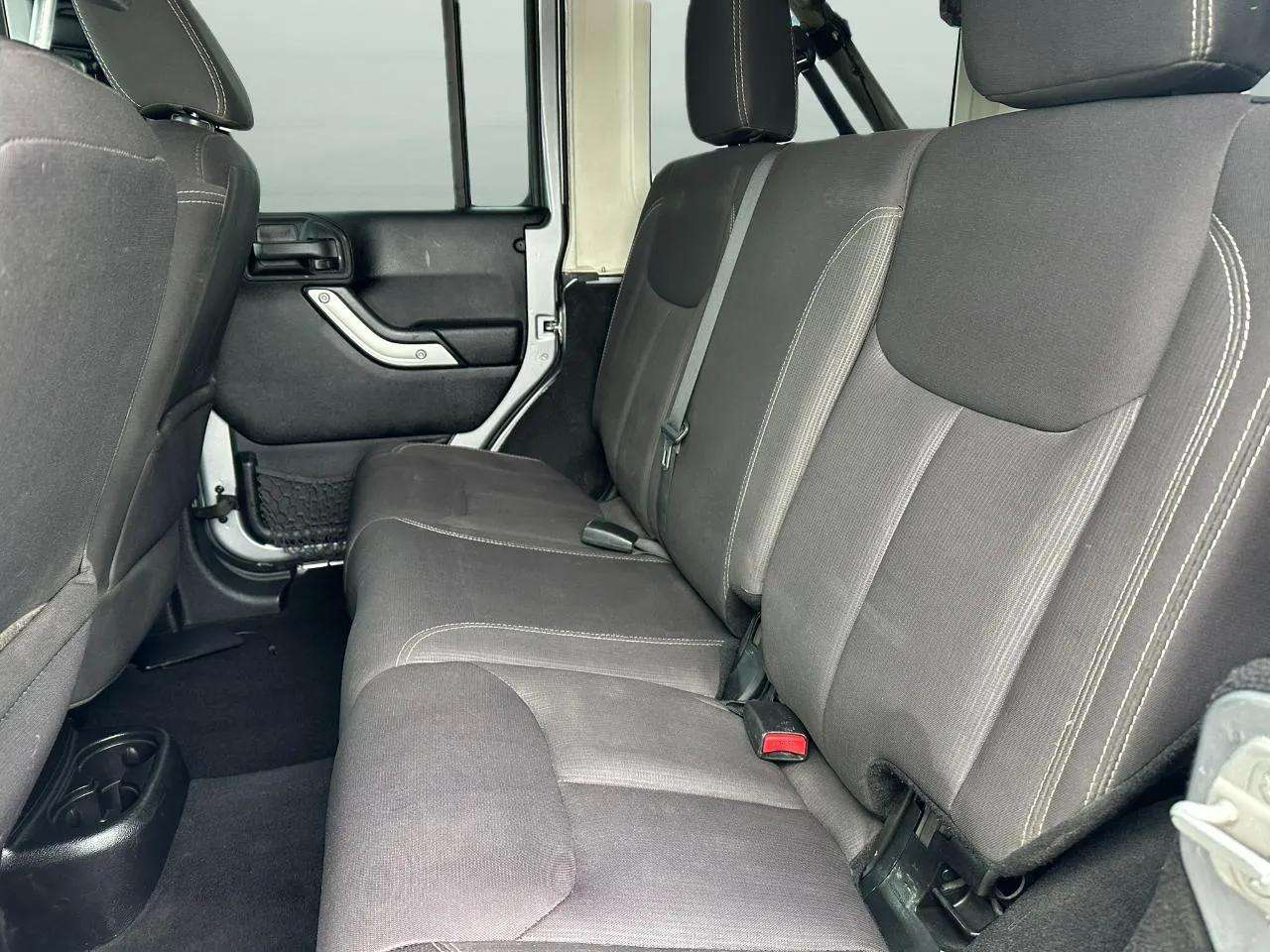 Jeep Wrangler Unlimited 4WD 4dr Sahara 2014