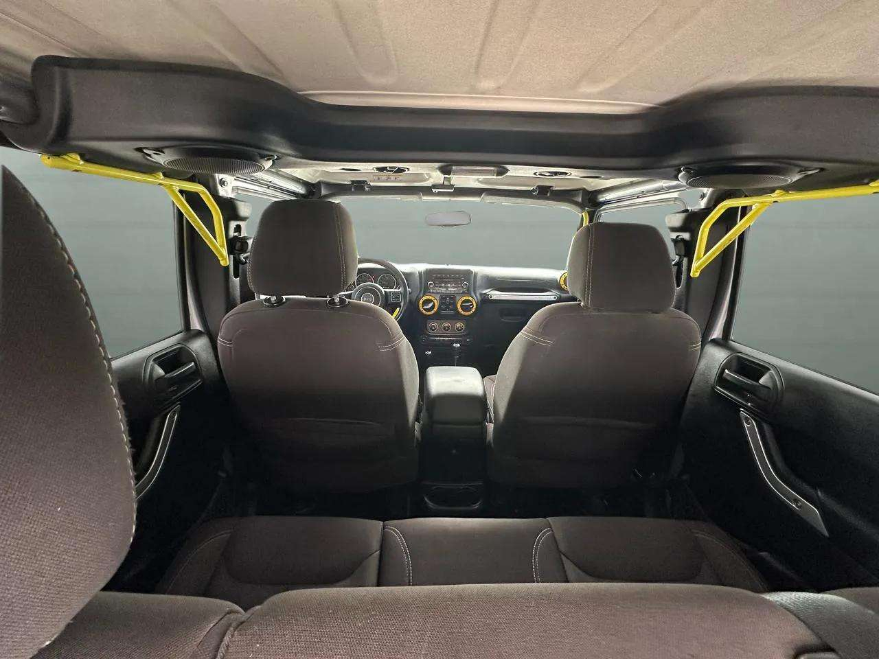 Jeep Wrangler Unlimited 4WD 4dr Sahara 2014