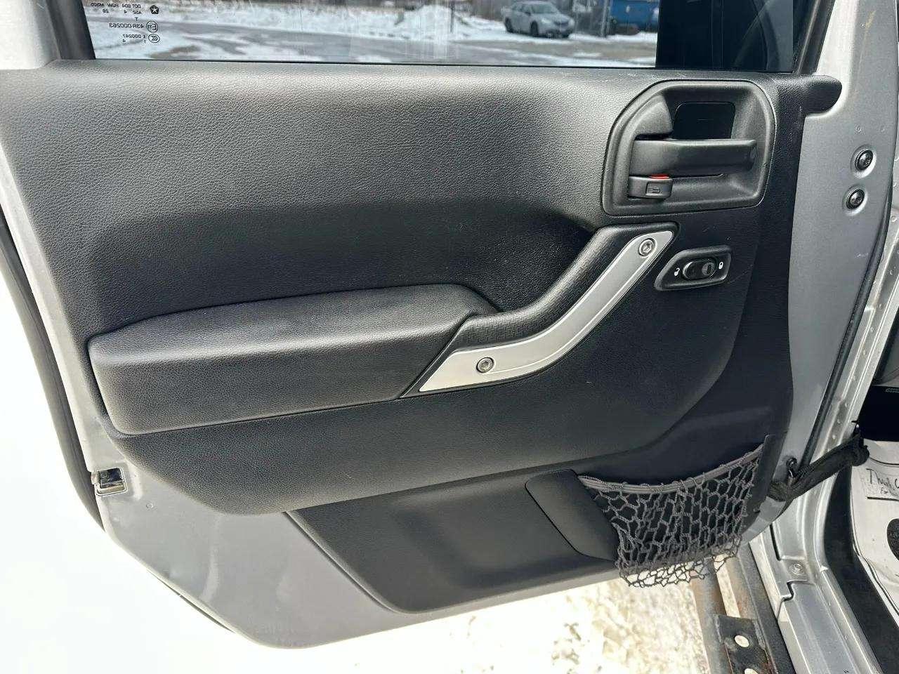 Jeep Wrangler Unlimited 4WD 4dr Sahara 2014