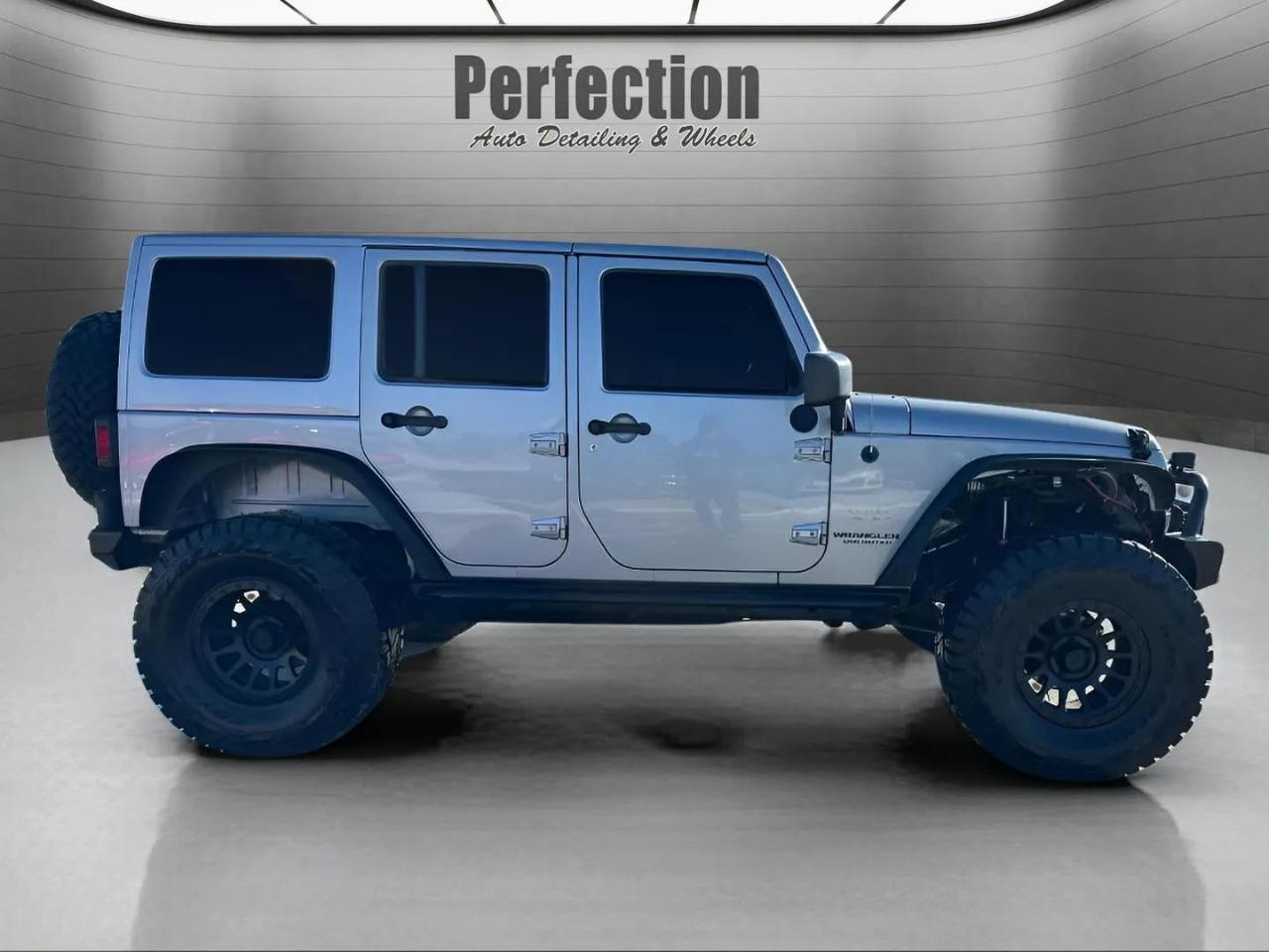 Jeep Wrangler Unlimited 4WD 4dr Sahara 2014