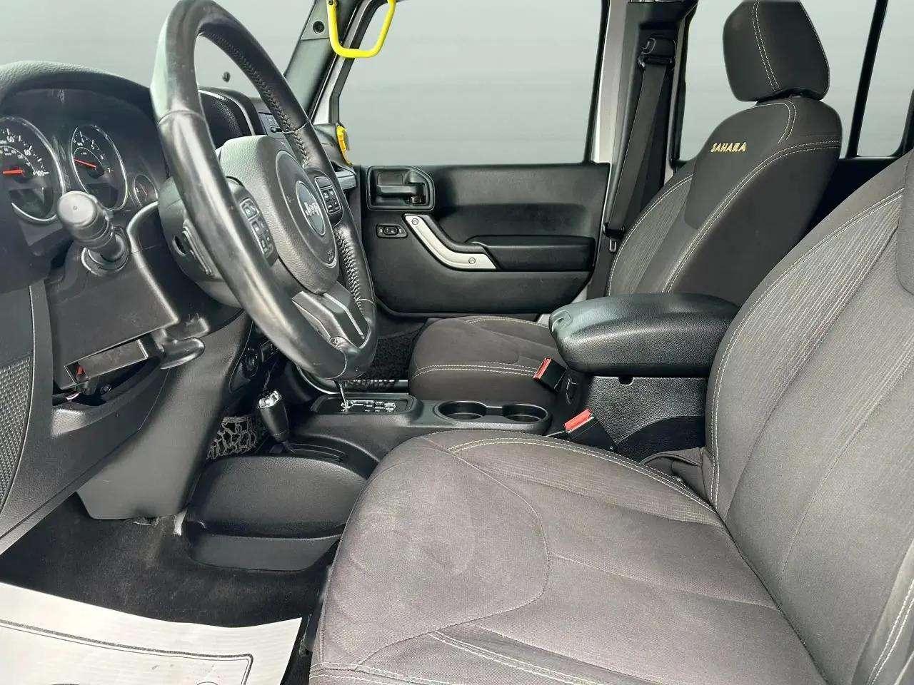 Jeep Wrangler Unlimited 4WD 4dr Sahara 2014