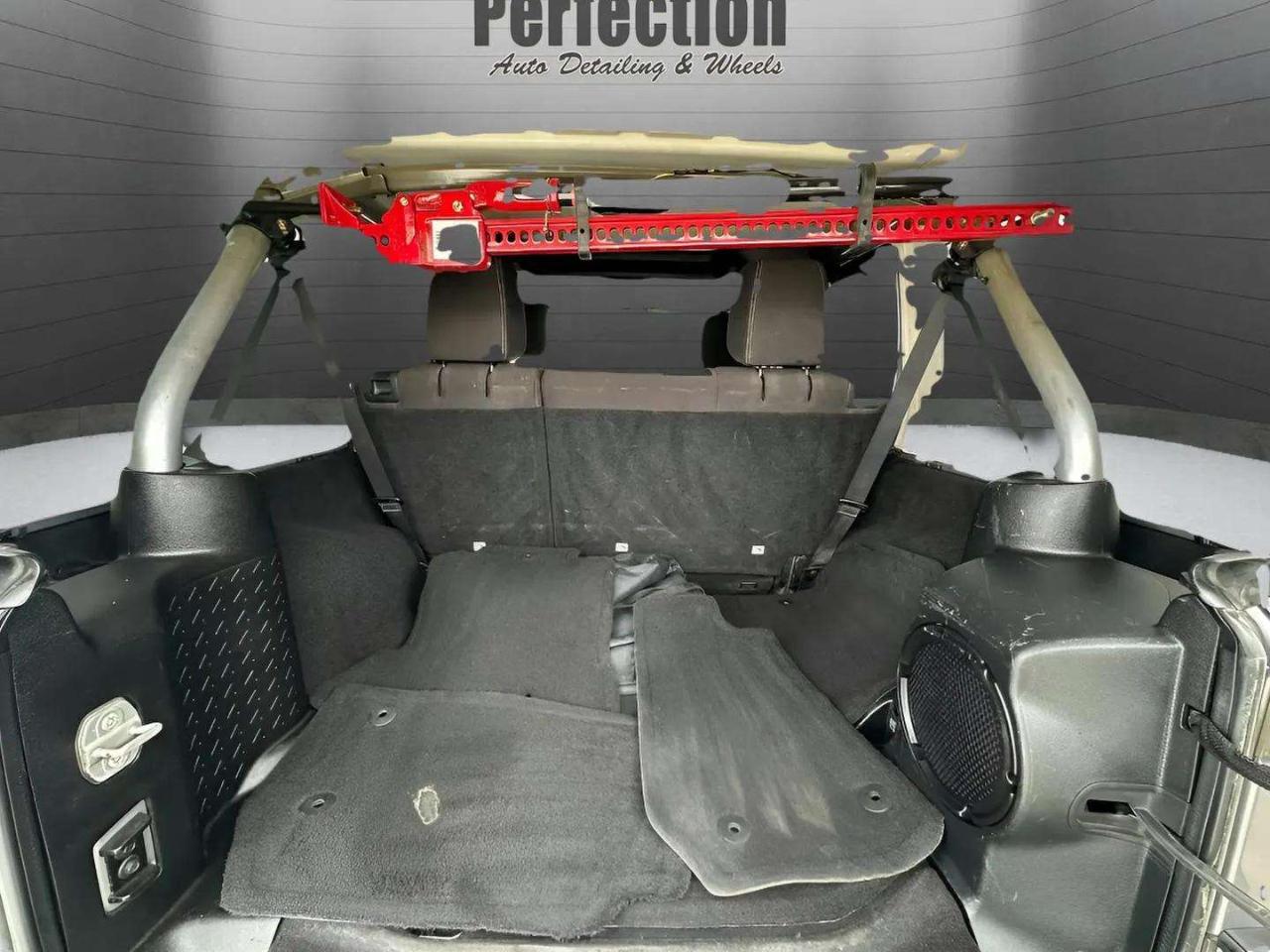 Jeep Wrangler Unlimited 4WD 4dr Sahara 2014