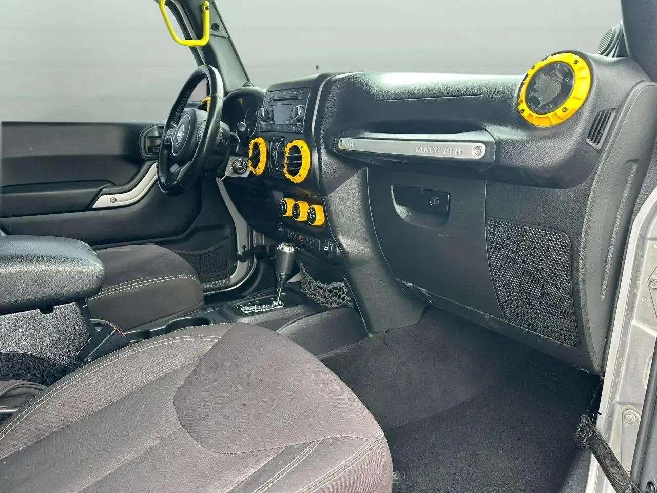 Jeep Wrangler Unlimited 4WD 4dr Sahara 2014