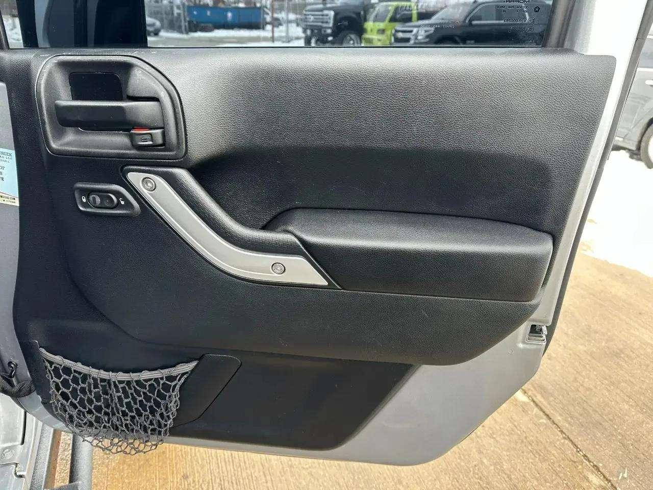 Jeep Wrangler Unlimited 4WD 4dr Sahara 2014