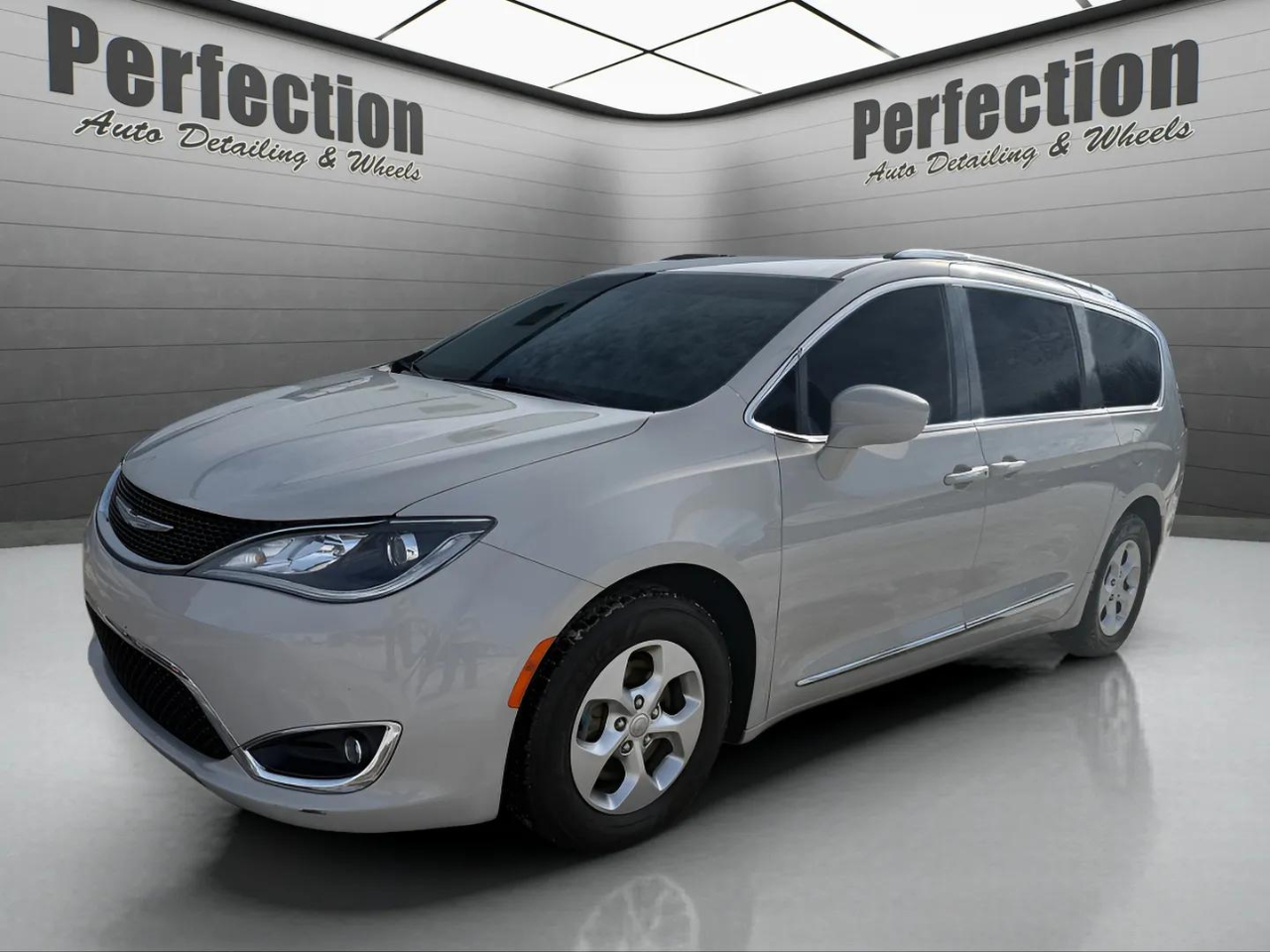 Chrysler Pacifica Touring-L Plus FWD 2017