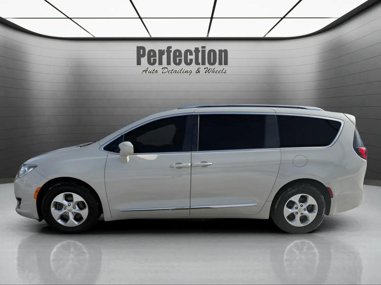 Chrysler Pacifica Touring-L Plus FWD 2017