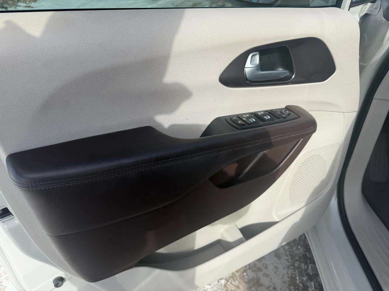 Chrysler Pacifica Touring-L Plus FWD 2017