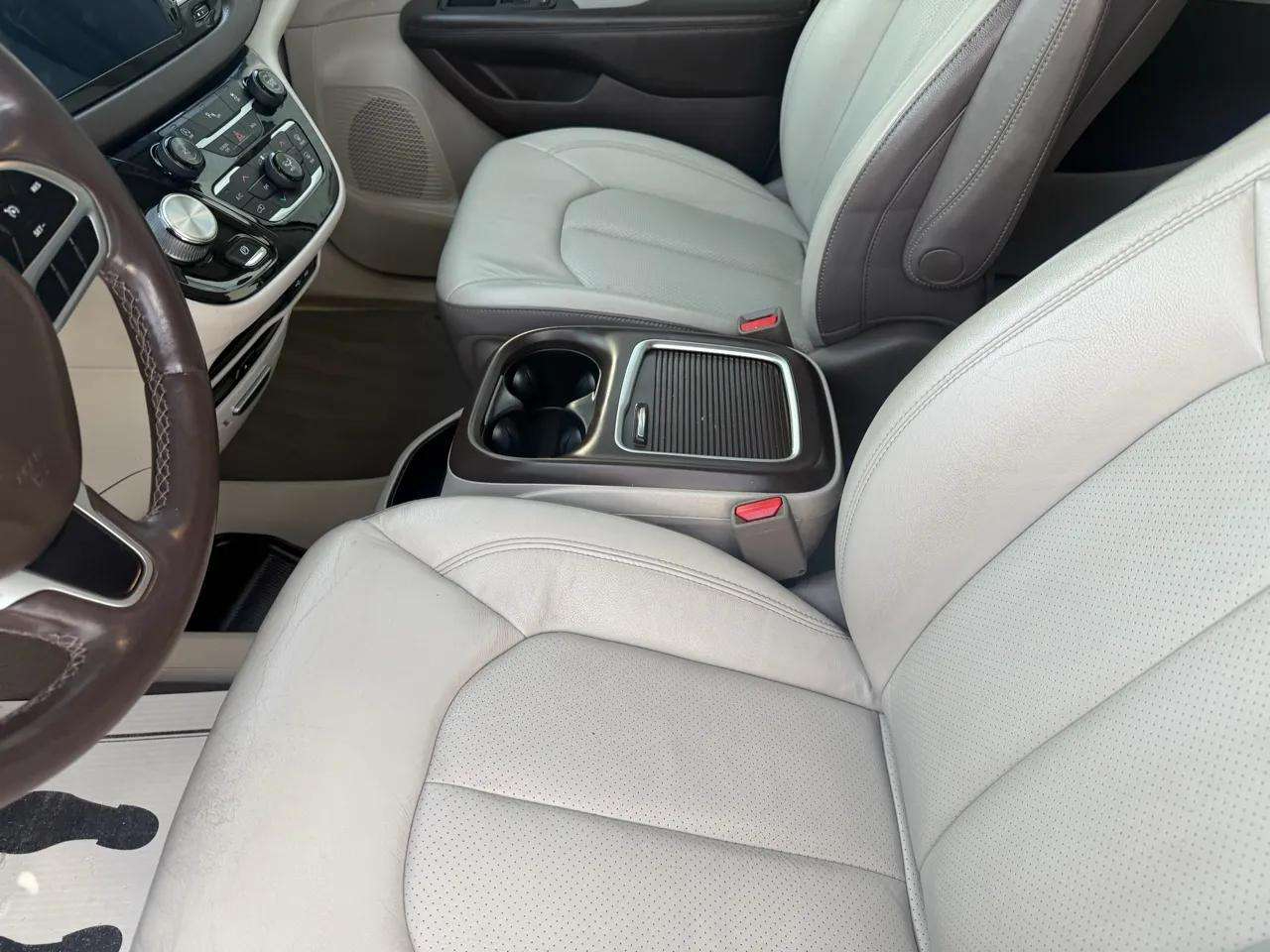 Chrysler Pacifica Touring-L Plus FWD 2017