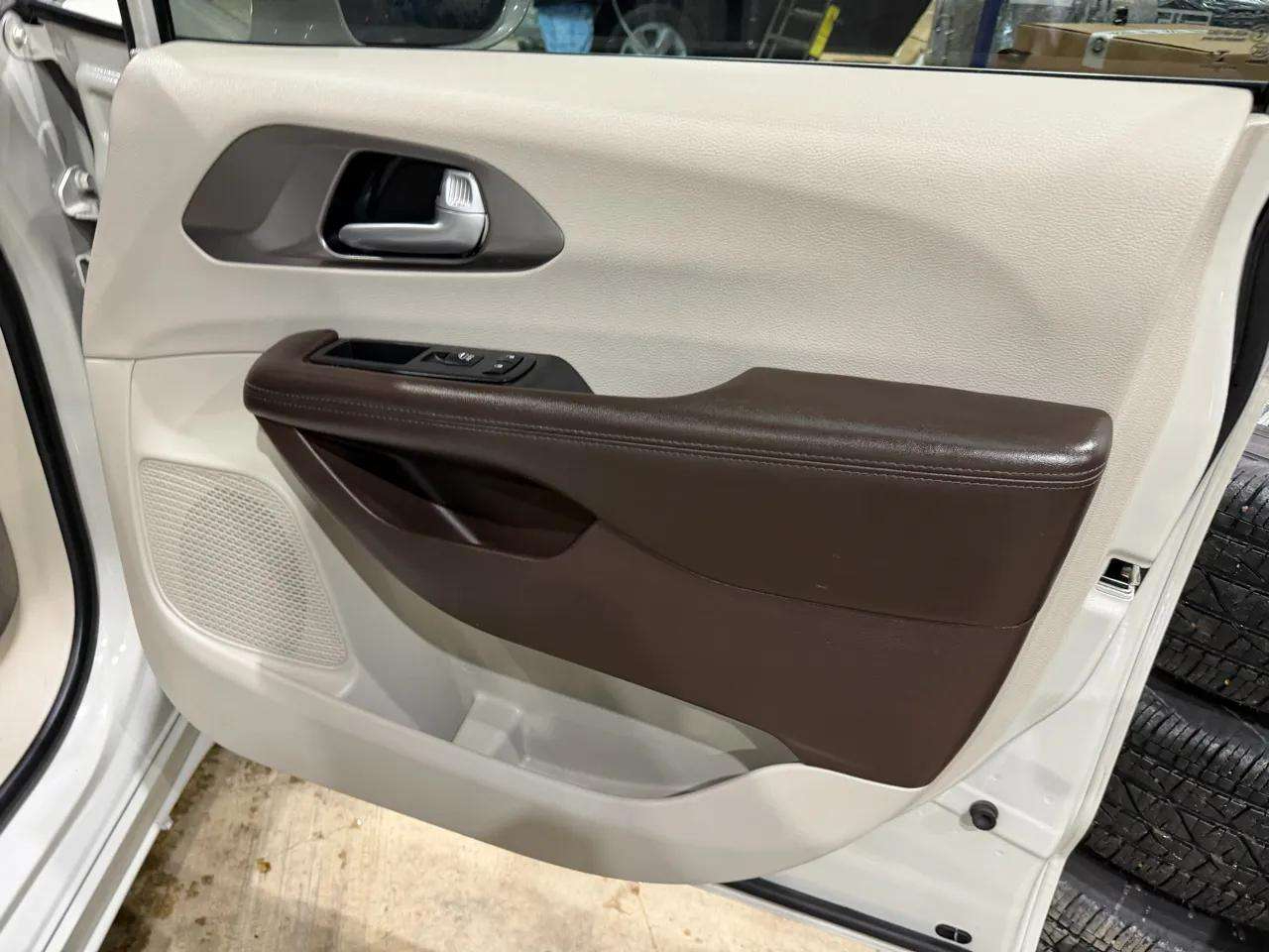 Chrysler Pacifica Touring-L Plus FWD 2017