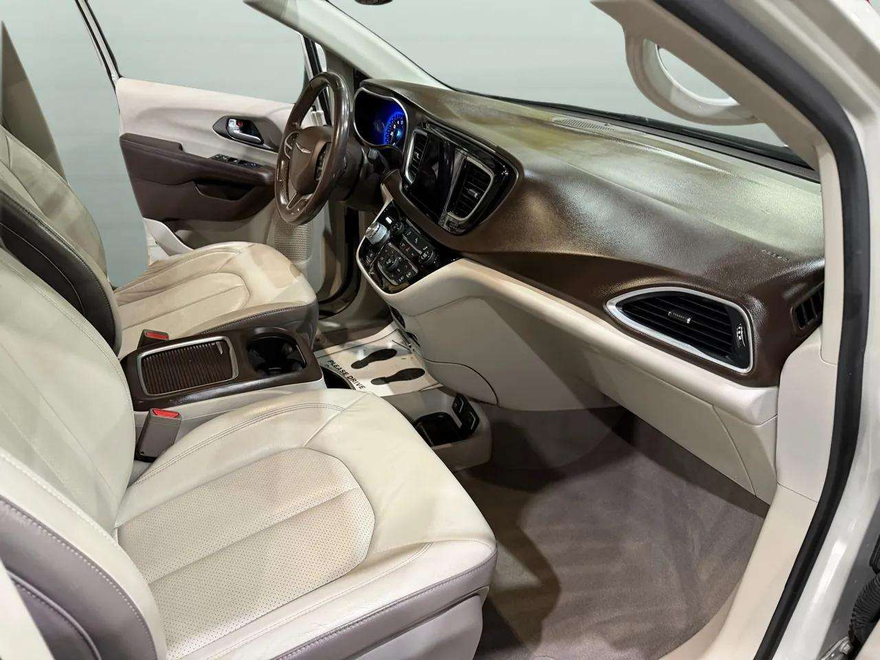 Chrysler Pacifica Touring-L Plus FWD 2017