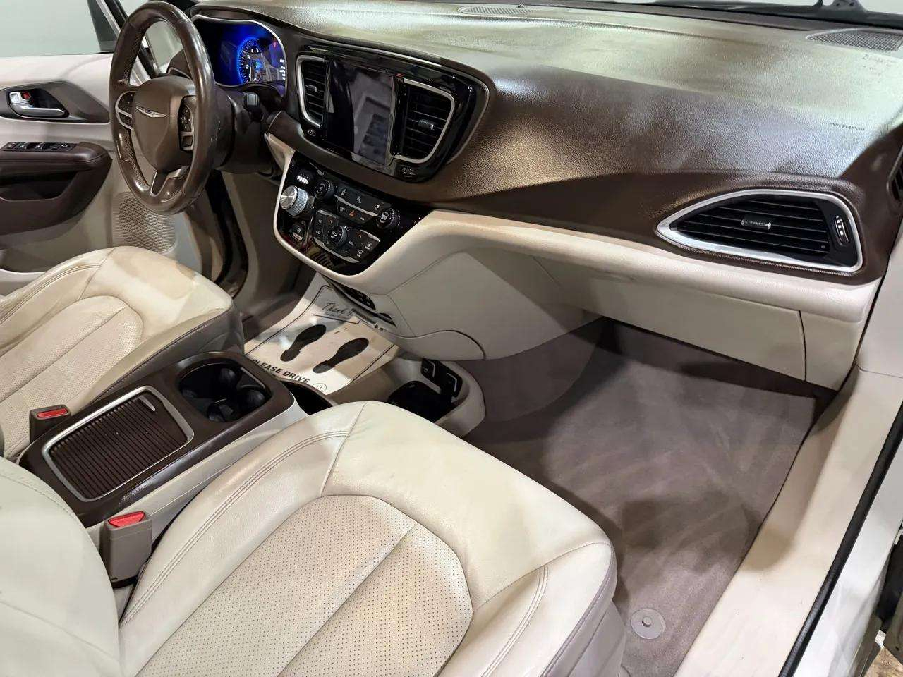 Chrysler Pacifica Touring-L Plus FWD 2017